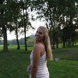 Meet your Posher, Maura